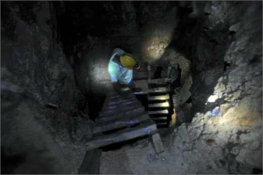 (1)-mina facil. nella miniera di oro di don nando.jpg