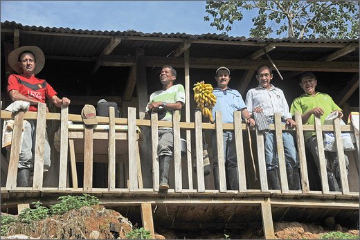 (34)-territorio di mina central. a la fortaleza con miguel, gabo, ignacio, narciso.jpg