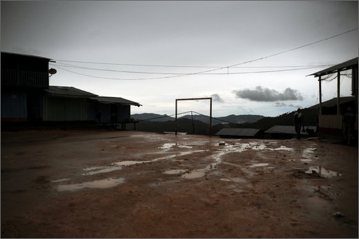 (83)-san pedro frio (mina vieja). campo da calcio.jpg