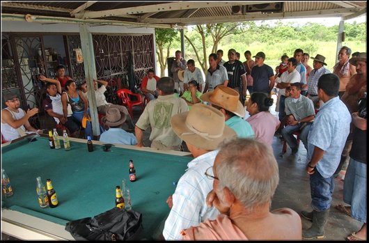 03 La Perrera, riunione campesina.jpg