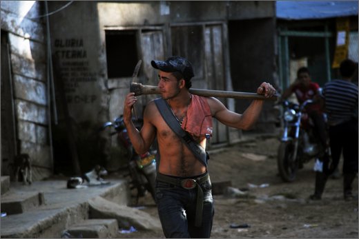 24-dintorni honduras. lavoro comunitario manutenzione strada.jpg