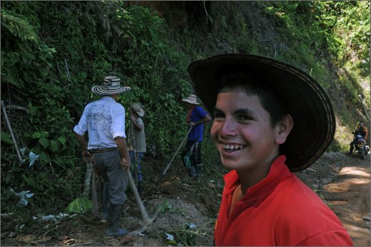 31-dintorni honduras. lavoro comunitario manutenzione strada.jpg