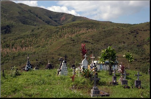 31 Cimitero ancestrale Yolomb.jpg