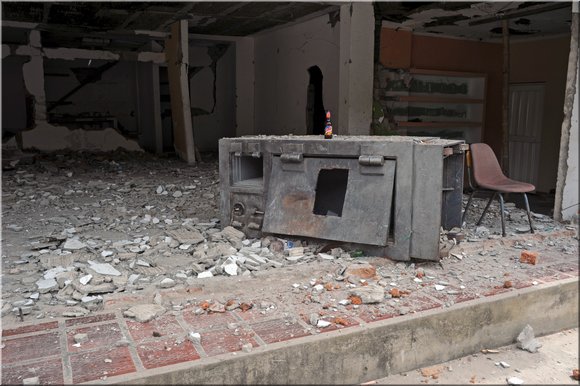 18 - cauca. toribo effetti dei combattimenti, sede banco agrario.jpg