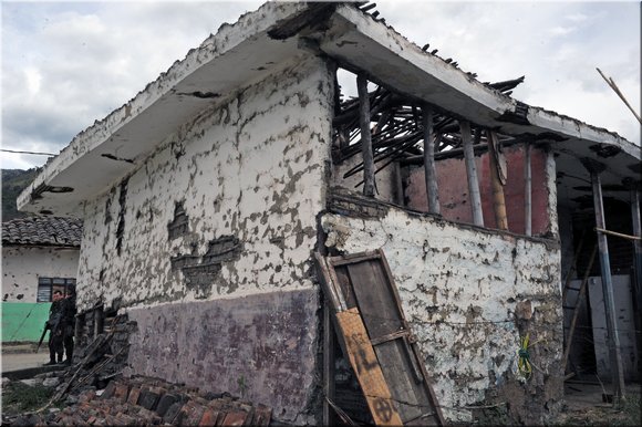 20 - cauca. toribo effetti dei combattimenti case civili.jpg