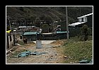 12 - cauca. toribo. edificio e trincee polizia.jpg