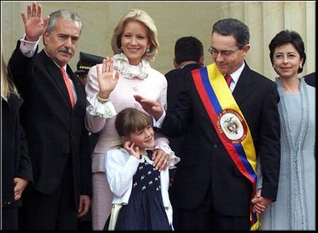 Uribe-Presidente 25.jpg