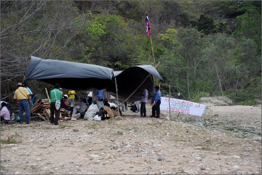 054 - huila.  el hobo. quebrada el pescador.  nell'accampamento.jpg