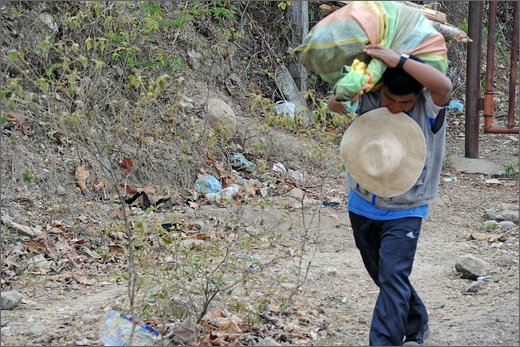 055 - huila.  el hobo. quebrada el pescador.  nell'accampamento.jpg