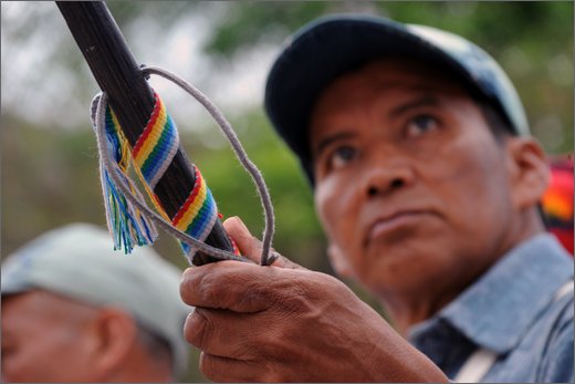 067 - huila.  el hobo. quebrada el pescador. assemblea generale all'accampamento.jpg