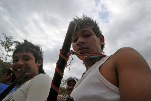 068 - huila.  el hobo. quebrada el pescador. assemblea generale all'accampamento.jpg