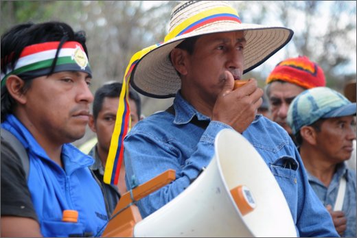 072 - huila.  el hobo. quebrada el pescador. assemblea generale all'accampamento. benavidez e fabian.jpg