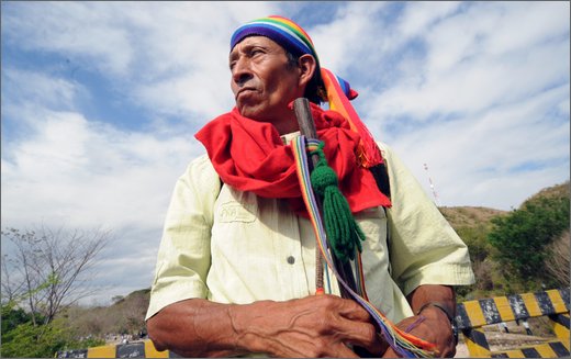 084 - huila.  el hobo. quebrada el pescador. blocco carreggiata.jpg