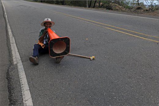 108 - huila.  el hobo. quebrada el pescador. blocco carreggiata.jpg