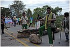 106 - huila.  el hobo. quebrada el pescador. blocco carreggiata.jpg
