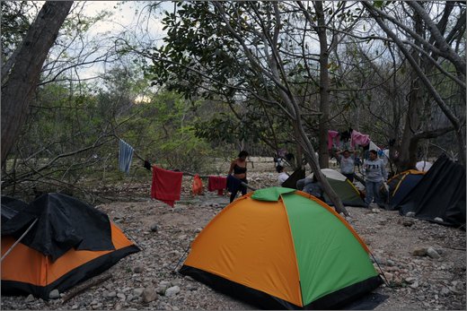 003 - huila. quebrada el pescador. accampamento..jpg