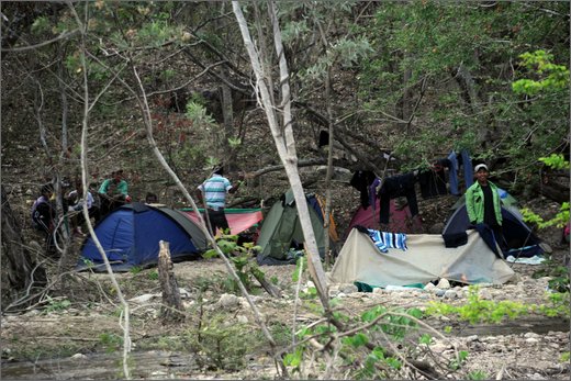 005 - huila. quebrada el pescador. accampamento..jpg