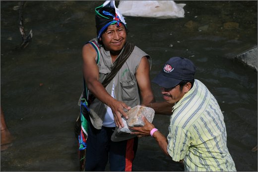 011 - huila. quebrada el pescador. accampamento. costruendo barricate.jpg