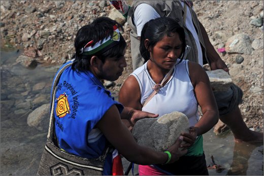 012 - huila. quebrada el pescador. accampamento. costruendo barricate.jpg
