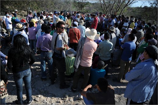 037 - huila. quebrada el pescador. riunione con miller dussan.jpg