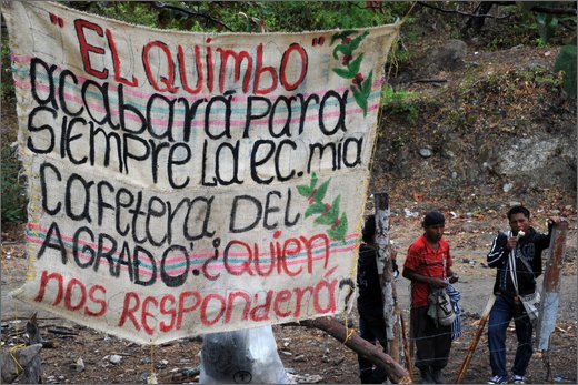 042 - huila. quebrada el pescador. manifesto nell'accampamento.jpg