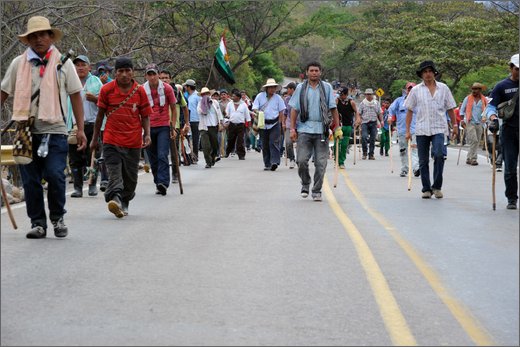 044 - huila. quebrada el pescador. blocco strada.jpg