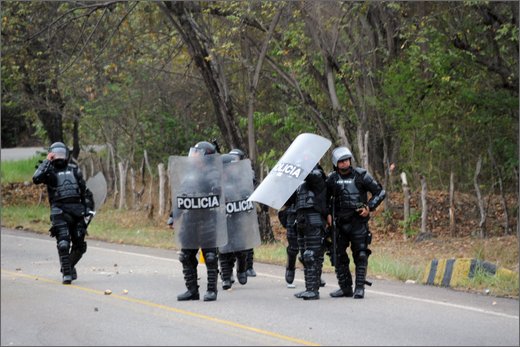 049 - huila. quebrada el pescador. esmad, scontro manifestanti.jpg