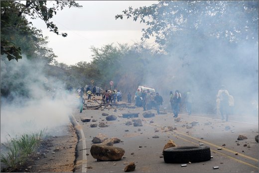 069 - huila. quebrada el pescador. scontri tra esmad e manifestanti.jpg