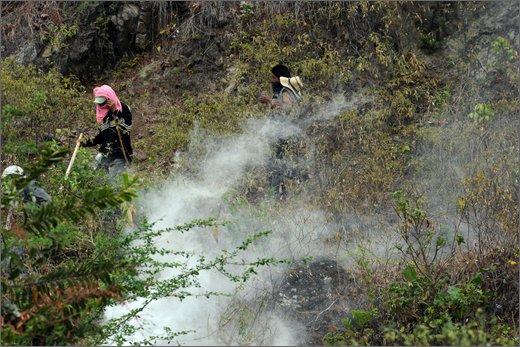 072 - huila. quebrada el pescador. scontri tra esmad e manifestanti.jpg