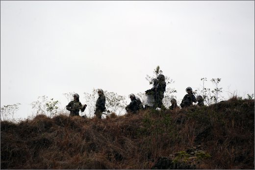 080 - huila. quebrada el pescador. scontri esmad manifestanti.jpg