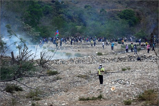 090 - huila. quebrada el pescador. scontri esmad manifestanti.jpg