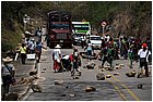 015 - huila. quebrada el pescador. blocco strada..jpg