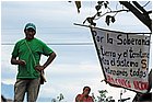 041 - huila. quebrada el pescador. manifesto nell'accampamento.jpg