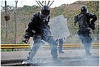 064 - huila. quebrada el pescador. scontri tra esmad e manifestanti.jpg