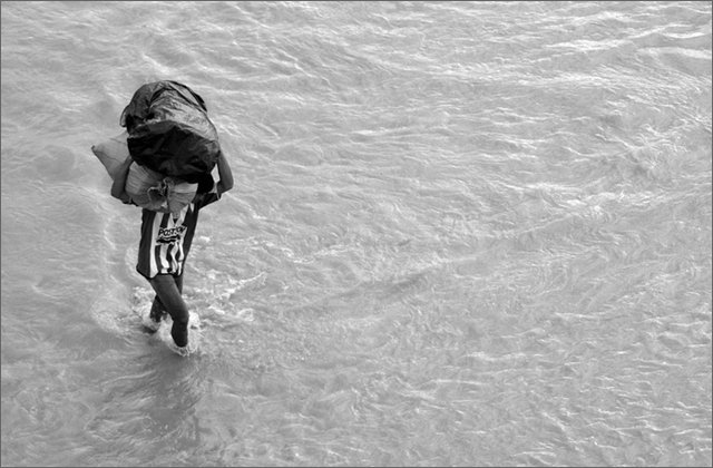 116342---colombia----arauca-attraversamento-fiume-carnal-per-ponte-caduto----lug-2008-.jpg