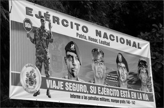 116512---colombia----boyac-murales-esercito-nazionale-ti-protegge-viaggia-sicuro-sulla-strada----lug-2008-.jpg