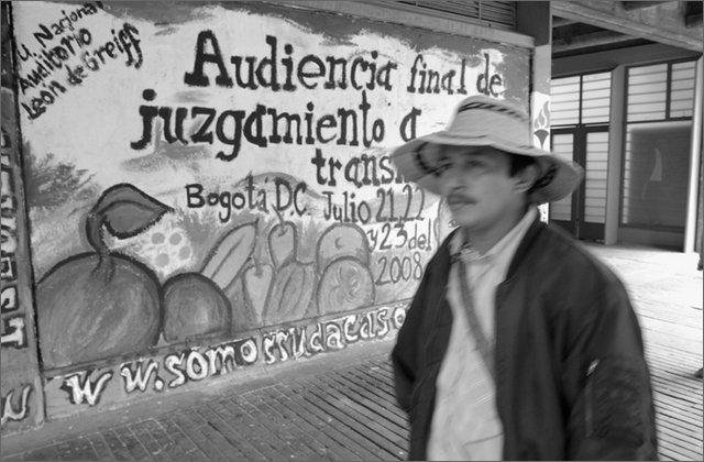 116917---colombia----bogot-universit-nazionale-tpp-udienza-finale-murales-udienza-con-campesino----lug-2008-.jpg