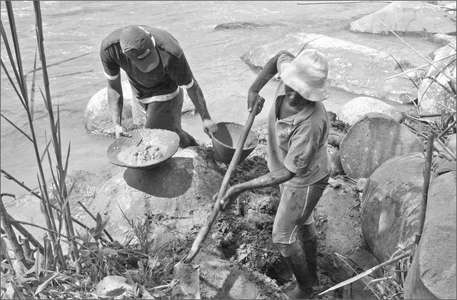 117181---colombia----nord-del-cauca.-surez.-vereda-di-yolomb-cercando-l'oro-nel-fiume-ovejas----lug-2008-.jpg