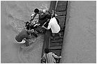 116333---colombia----arauca-attraversamento-fiume-carnal-su-canoe-e-ponti-di-canne-provvisori----lug-2008-.jpg