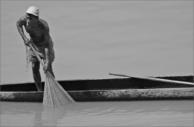 119067---colombia----choc---quibd.-pescatrore-con-rete----ago-2008-.jpg