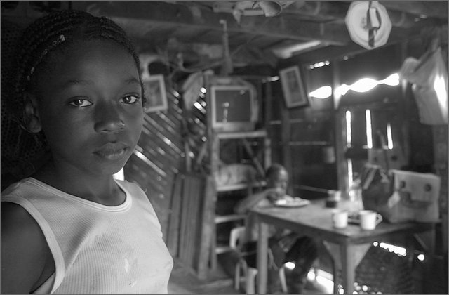 119622---colombia----choc---fiume-baud---santa-rita.-bambina-nel-soggiorno-di-casa----ago-2008-.jpg