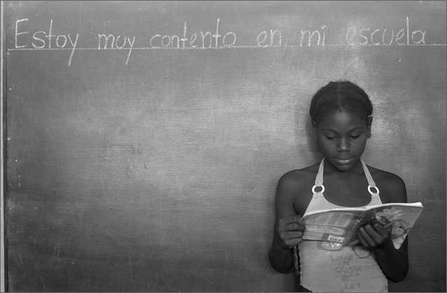 119720---colombia----choc---fiume-baud---chicorod.-bambina-a-scuola-davanti-lavagna----ago-2008-.jpg
