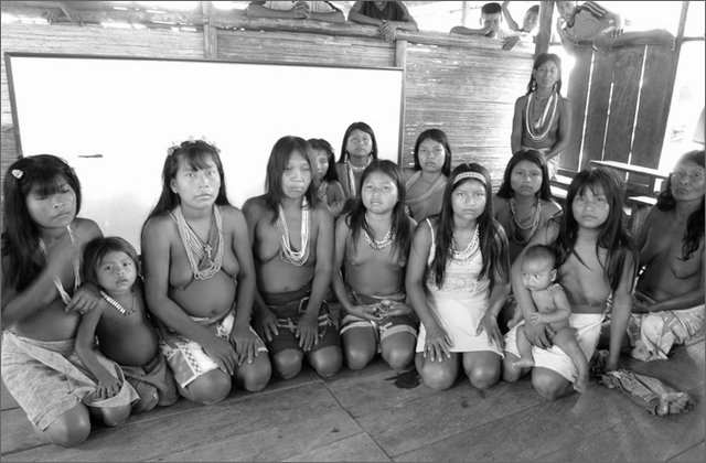 119759---colombia----choc---fiume-baud---el-morro---indigeni-embera.-gruppo-di-donne----ago-2008-.jpg