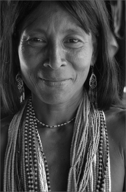 119803---colombia----choc---fiume-baud---el-morro---indigeni-embera.-donna-con-adorni----ago-2008-.jpg