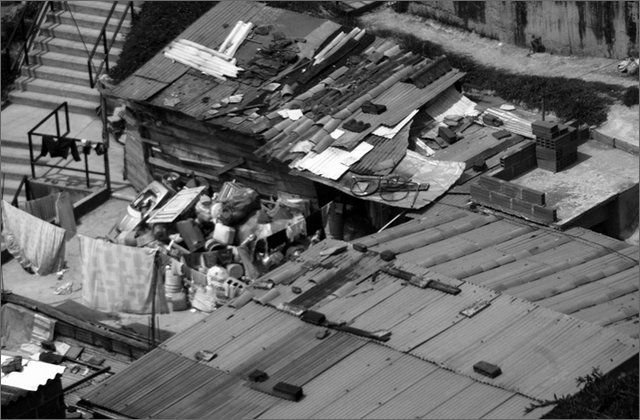 120237---colombia----antioquia.-medellin.-quartieri-poveri----set-2008-.jpg