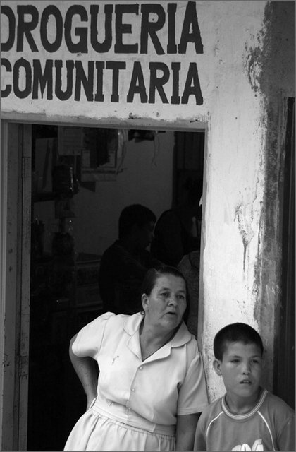 120720---colombia----antioquia.-municipio-di-san-luis,-corregimiento-di-buenos-aires-drogheria-comunitaria----set-2008-.jpg