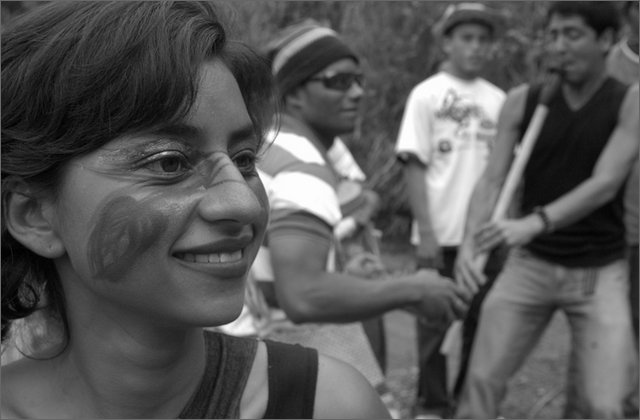 121056---colombia----antioquia.-municipio-di-san-luis,-corregimiento-di-buenos-aires-corteo-della-popolazione-con-la-legione-dell'affetto-verso-buenos----set-2008-.jpg