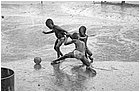 119939---colombia----choc---fiume-baud---nauca.-giocando-a-pallone-sotto-la-pioggia----ago-2008-.jpg