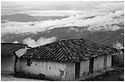 120952---colombia----antioquia.-municipio-di-san-luis,-corregimiento-di-buenos-aires.-casa-con-veduta-montagne-e-nuvole----set-2008-.jpg