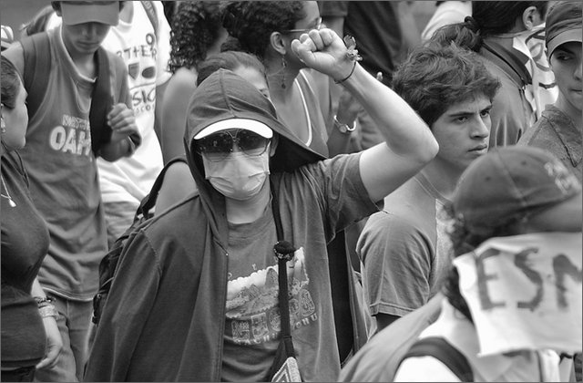 121331---colombia----antioquia.-medellin.-manifestazione-universitaria-contro-la-criminalizzazione,-il-corteo----ott-2008-.jpg